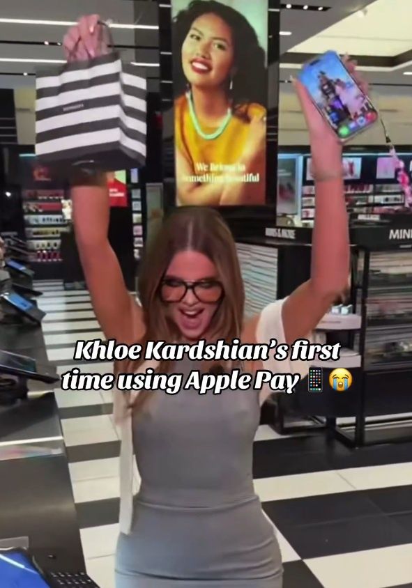Khloe Kardashian pierwszy raz zapłaciła w sklepie telefonem
