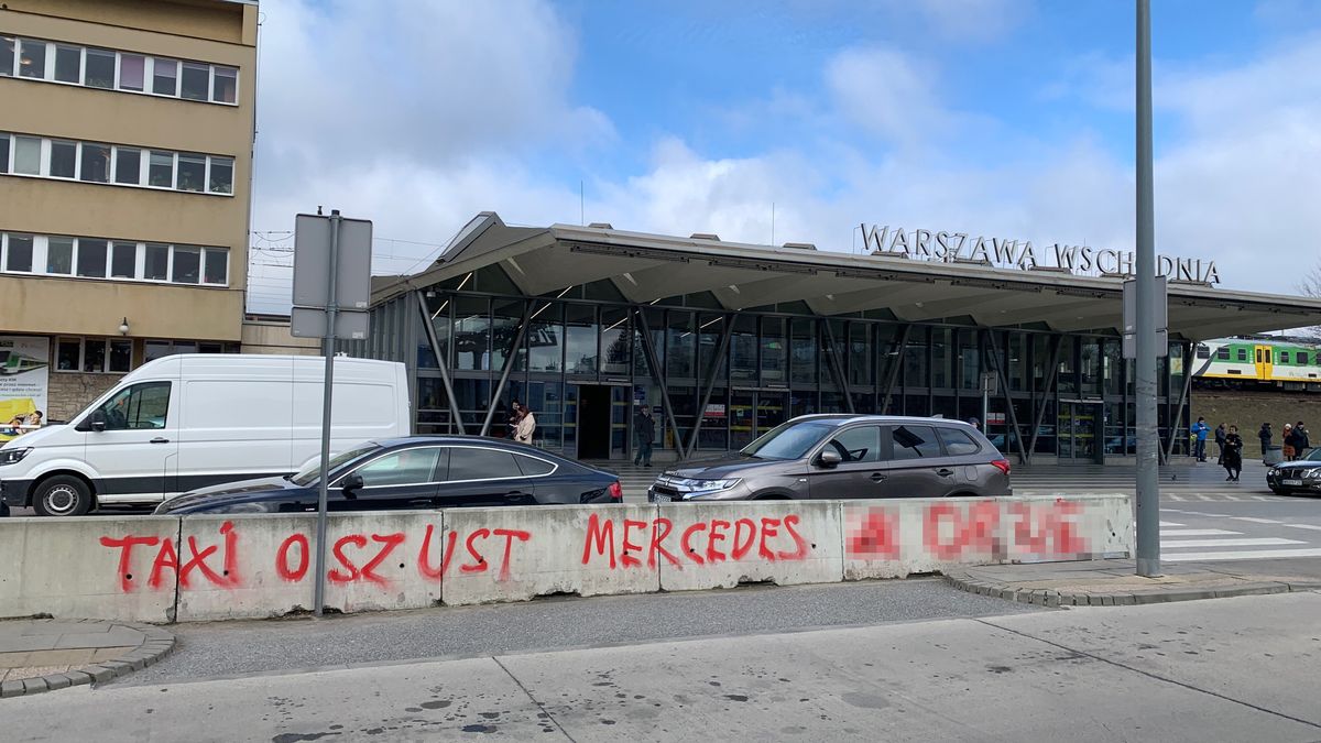 Przy Warszawie Wschodniej pojawiły się nawet ostrzeżenia przed pseudotaksówkarzem