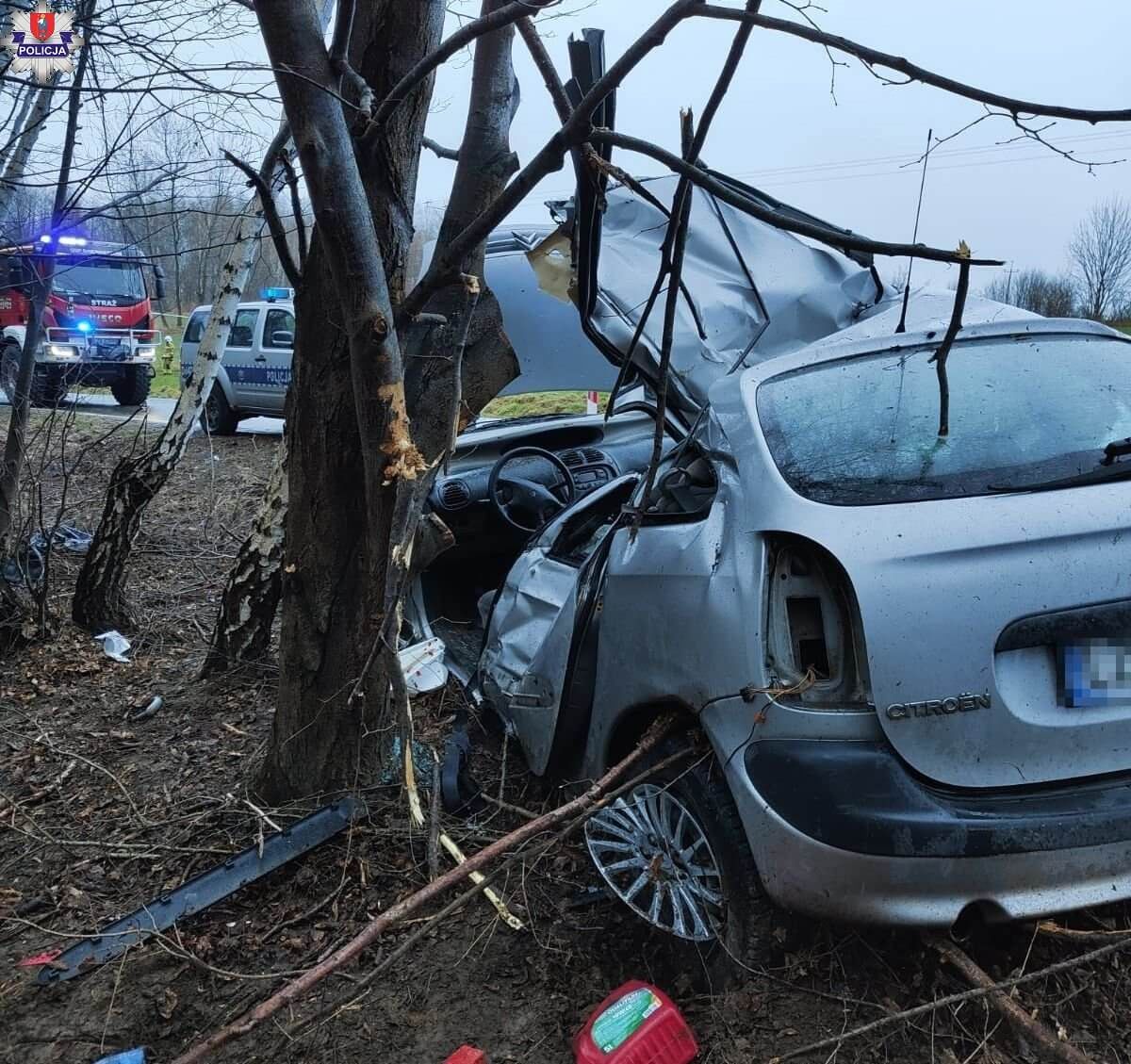 Citroen wypadł z drogi w miejscowości Zrąb
