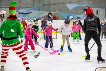 Bydgoszcz: Mikołajki na Torbydzie. Pokazy łyżwiarstwa i zabawy dla dzieci