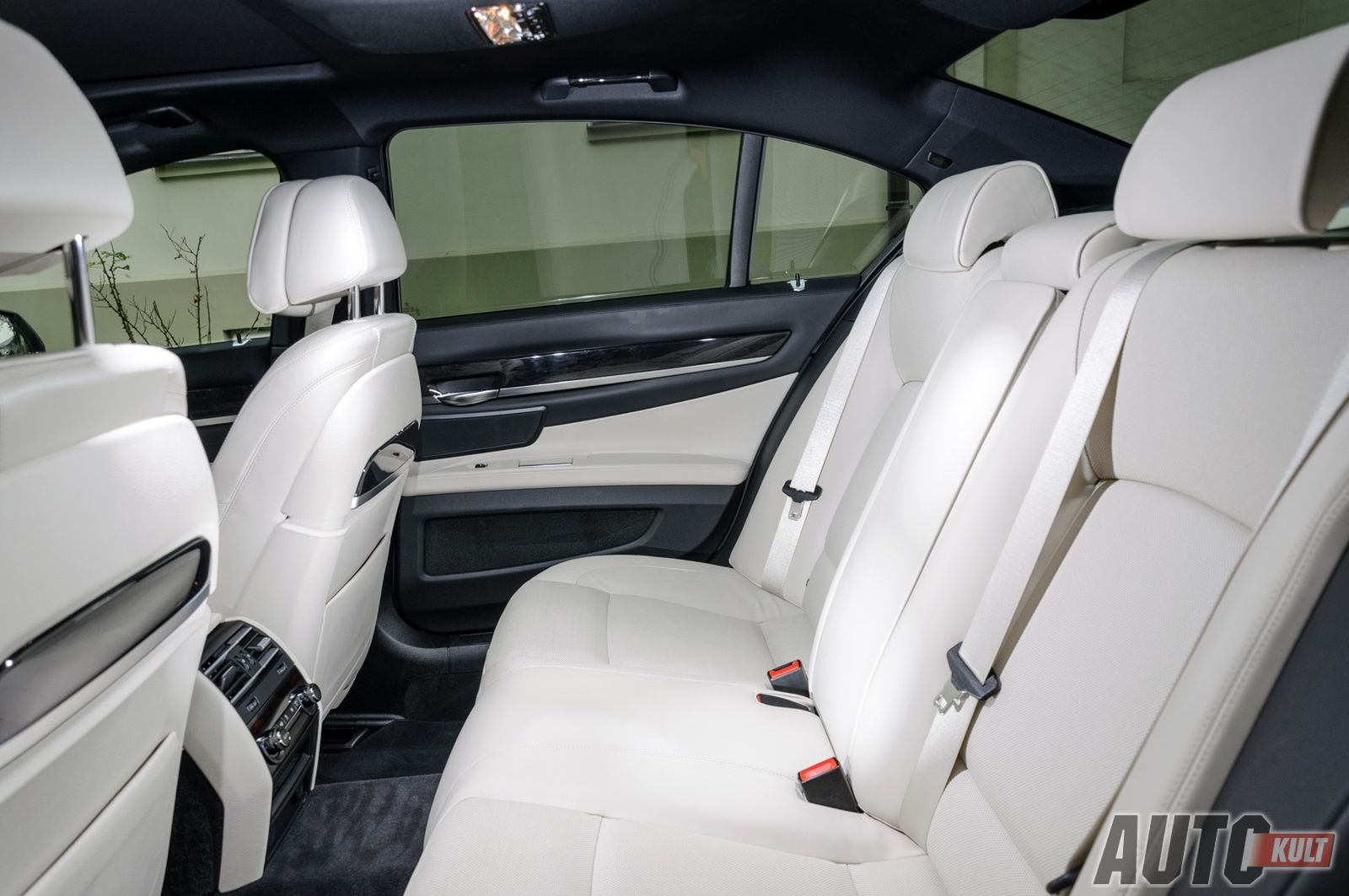 BMW 750d xDrive M-Sport kontra Audi A8 4.2 TDI quattro - test [galeria] 32
