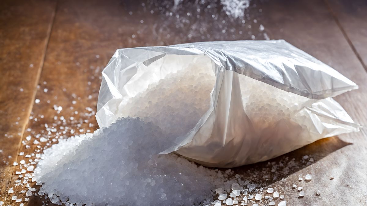 Po co brać sól na cmentarz?