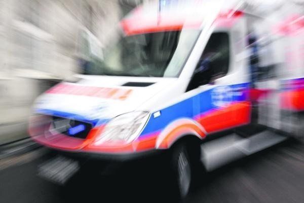 Mężczyzna potrącony przez autobus trafił do szpitala