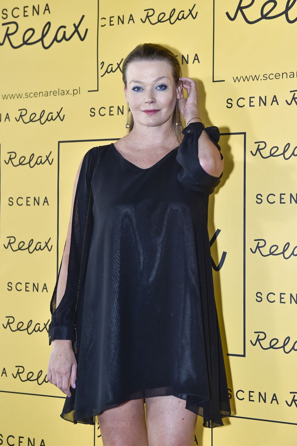 Tamara Arciuch ćwiczy na macie. Tak promuje swój recital