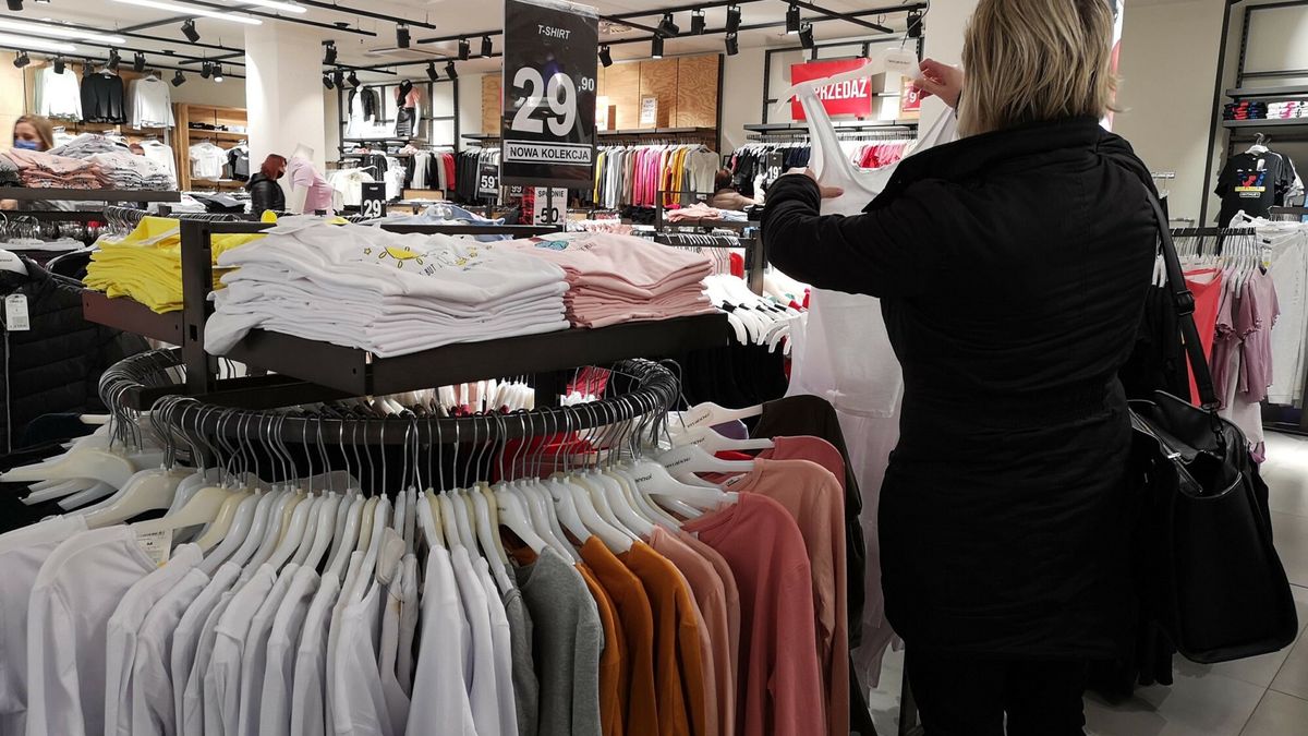 Od jutra kolejny lockdown w ca?ym kraju
19.03.21 KRAKOW  GALERIA KRAKOWSKA SERENADA TLUMY W GALERIACH PRZED KOLEJNYM ZAMKNIECIEM LOCKDOWN WIOSNA 2021   N/Z:   FOT. ANETA ZUREK / POLSKA PRESS  GAZETA KRAKOWSKA
ANETA ZUREK / POLSKA PRESS