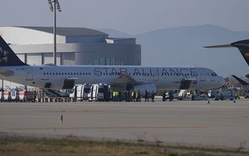 Zmienił nazwę Wi-Fi. Samolot musiał lądować awaryjnie