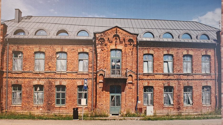 Obecna siedziba szkoły na początku przebudowy
