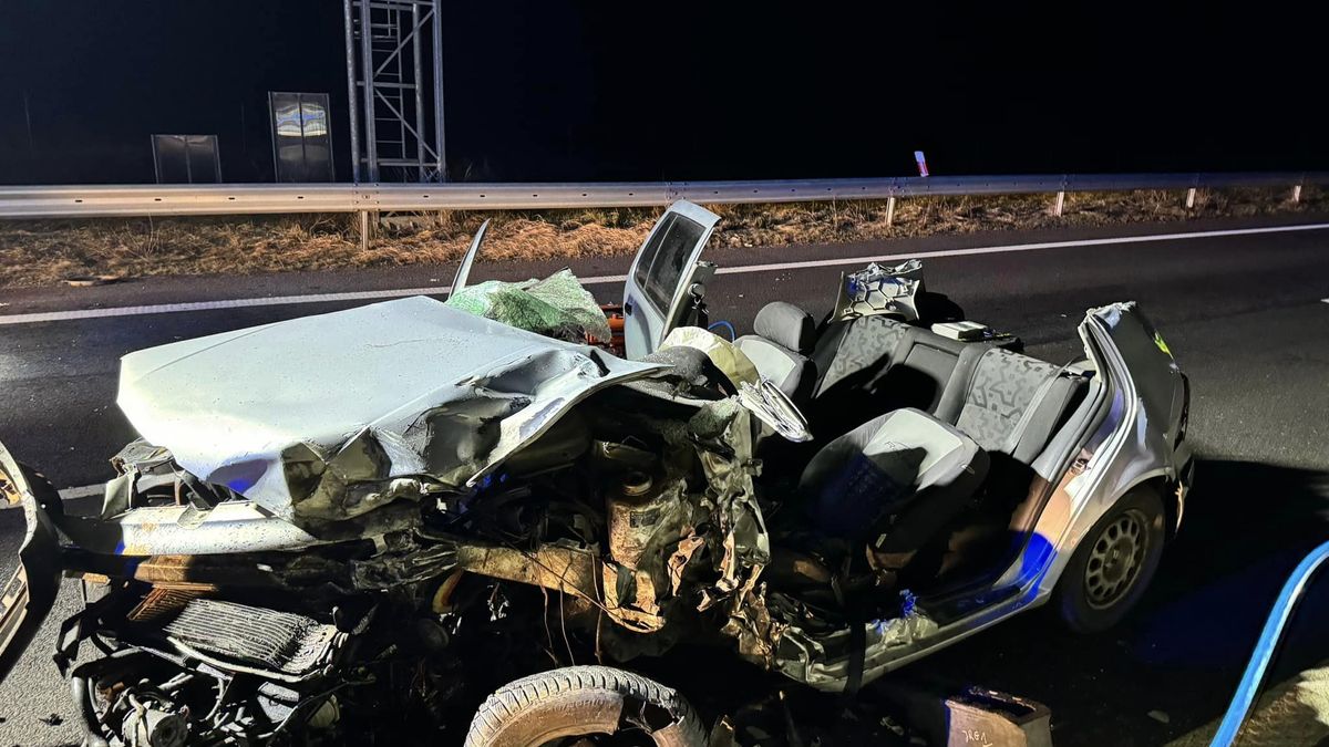 Strażacy musieli sięgnąć po sprzęt do cięcia blachy