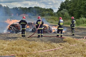 Plaga pożarów w czasie żniw. Apel strażaków do rolników