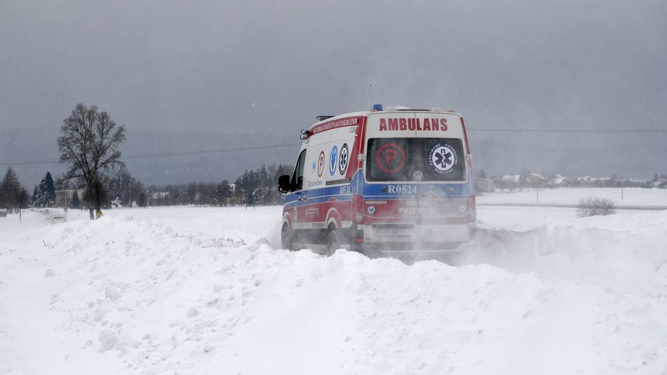 zaspy
Darek Delmanowicz
ambulans, droga, drogowe, warunki, zamiecie, zamie�, zaspy, zawieje, zima