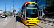 Wypadek w Warszawie. Tramwaj zderzył się z samochodem. Są utrudnienia