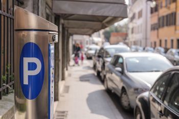 Łomża: Konsultacje społeczne w sprawie płatnego parkowania na finiszu