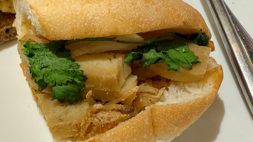 Nie uwierzysz, z czym ludzie jedzą kanapki w różnych krajach