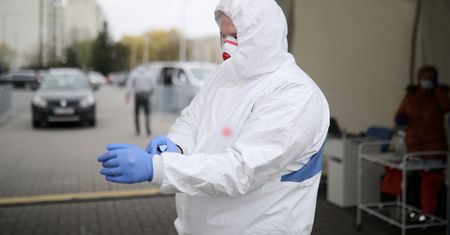 Koronawirus. Warszawa. Na Ursynowie powstał mobilny punkt do robienia testów na COVID-19