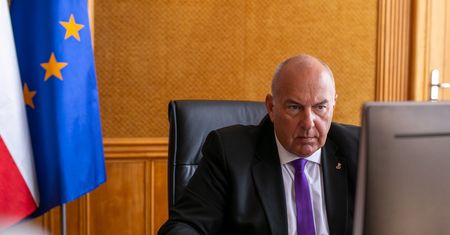 Podatek przychodowy. Sklepikarzom czy Google'owi - komu podniesiemy podatki?