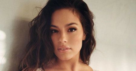Ashley Graham spaceruje ulicami Los Angeles. Jej strój przyciąga uwagę