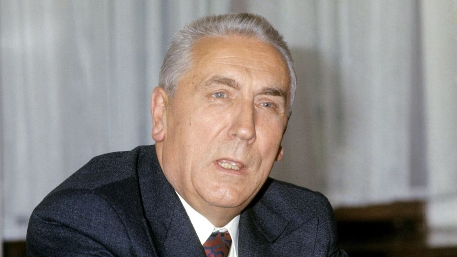 Z ?ycia PZPRPHOTO: WOJTEK LASKI / EAST NEWS 
Edward Gierek, I sekretarz KC PZPR, konferencja prasowa, 1977 
Edward Gierek (1913-2001) - polski polityk, dzialacz komunistyczny, w latach 1970-1980 I sekretarz KC PZPR, posel na Sejm PRL, czlonek Rady Panstwa (1976-1980), w latach 1971-1981 czlonek prezydium Ogolnopolskiego Komitetu Frontu Jednosci Narodu. Budowniczy Polski Ludowej.
PZPR I secretary, PRL communist leader Edward Gierek, 1970's
 
Conference de presse de Edward Gierek , Premier Secretaire PC polonais. POLOGNE, Varsovie
Wojtek Laski