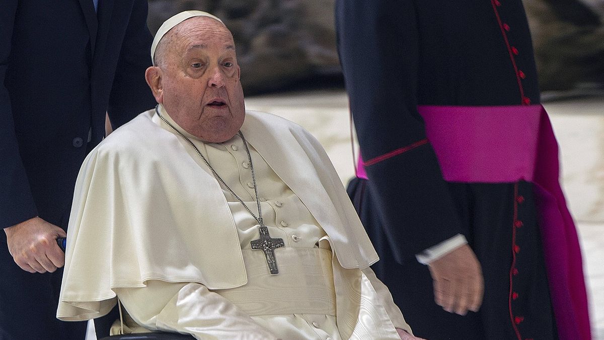 Papież Franciszek opuścił szpital.