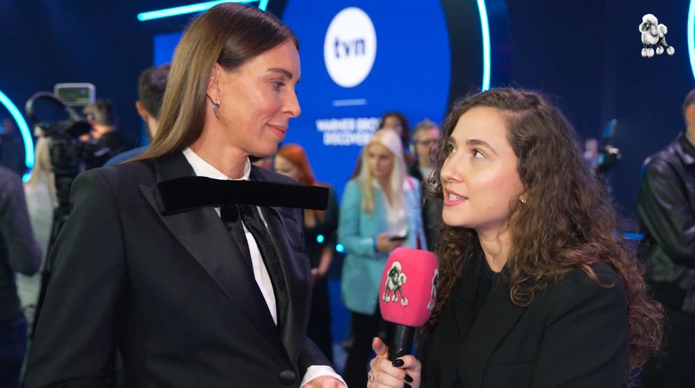 Lidia Kazen przed mikrofonem Pudelka