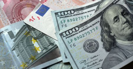 Kurs euro gwałtownie słabnie. Pierwsza taka sytuacja od 20 lat