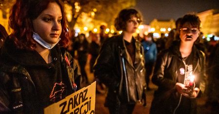 W Polsce już jest gorzej niż w Iranie. Co PiS zrobi z ustawą antyaborcyjną fundamentalistów?