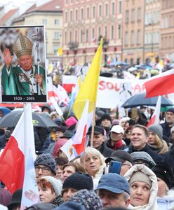 "Obraza uczuć religijnych". Zatrzymanie i zarzuty po marszu papieskim