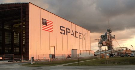 Pracownicy SpaceX lekko nie mają, a odszkodowanie to marna pociecha