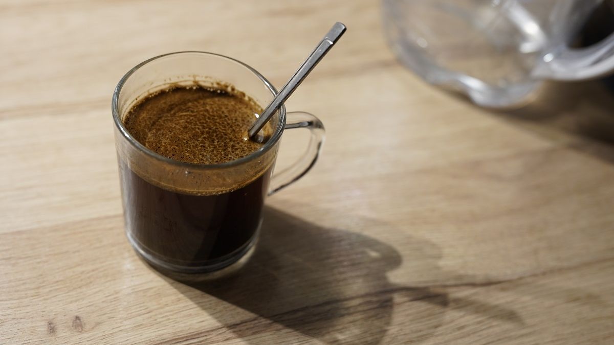 Podpatrzyłam, jak kuzynka wlewa do kawy zmywacz do paznokci. Poznałam powód i robię to samo