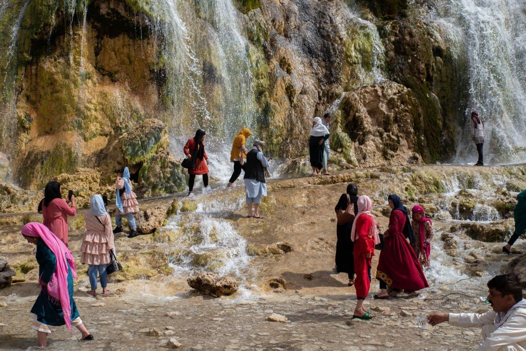 The residents of Afghanistan like visiting Band-e Amir Park.