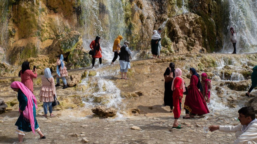 Mieszkańcy Afganistanu lubią odwiedzać park Band-e Amir
