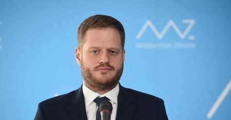 Koronawirus w Polsce. Wiceminister zdrowia Janusz Cieszyński zapowiada kolejne wzrosty