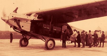 Zasady dla podróżujących samolotami w II RP. Autentyczna instrukcja z 1930 r.