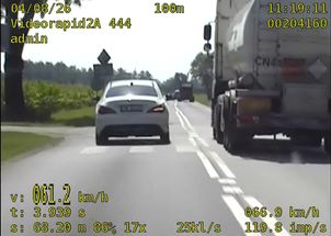 Niebezpieczna jazda mercedesem nagrana przez policję. 35 punktów i sprawa w sądzie