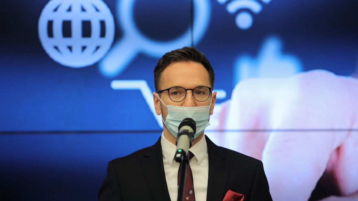 Warszawa, 26.04.2021. Sekretarz stanu w Ministerstwie Funduszy i Polityki Regionalnej Waldemar Buda podczas konferencji prasowej "Fundusze Europejskie na Rozwój Cyfrowy 2021-2027 (następca Programu Polska Cyfrowa) - trwają konsultacje społeczne", 26 bm. w siedzibie Ministerstwa Funduszy i Polityki Regionalnej w Warszawie. (mr) PAP/Wojciech Olkuśnik