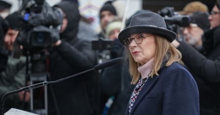 Gosiewska odgraża się Hołowni. "Marszałek rotacyjny zostanie ukarany"