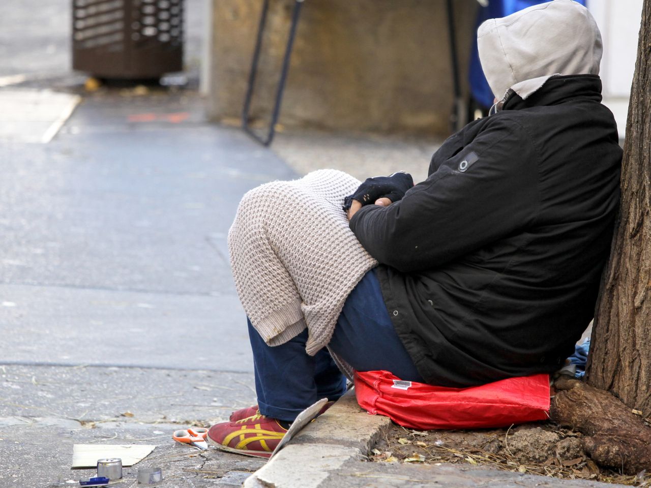 Nowy Sącz: Policjanci rozpoczęli już akcję "Zima". My też nie bądźmy obojętni na los osób w kryzysie bezdomności