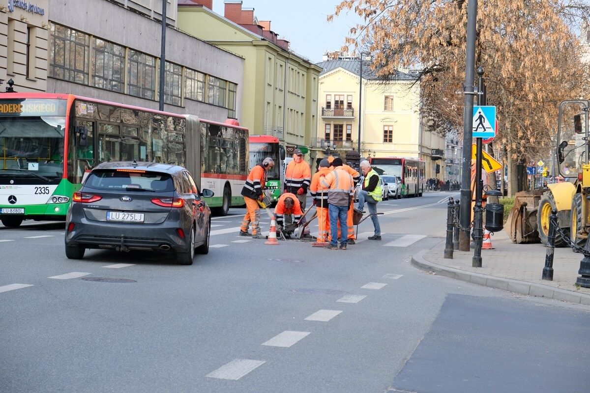 Regulacja studzienek na ul. Krakowskie Przedmieście