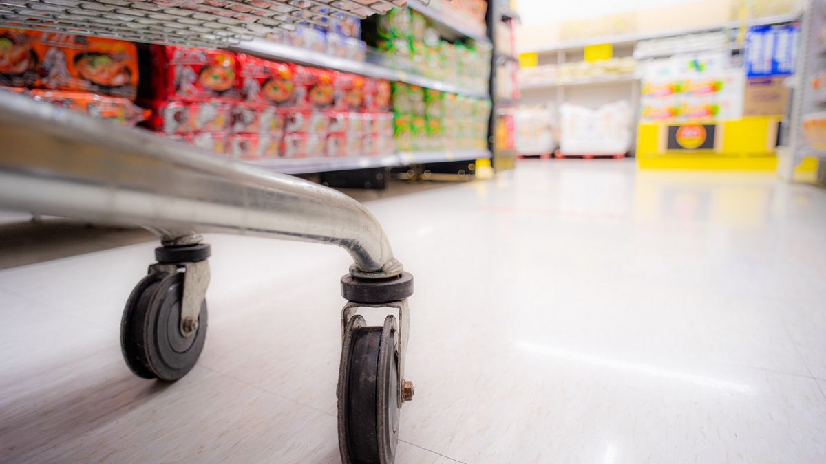 Kółko wózka sklepowego nie bez powodu jest "uszkodzone".