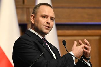 Nawrocki dystansuje. Kosianiak-Kamysz i Sikorski na podium