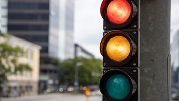 Pierwsze sekundniki na sygnalizacji świetlnej w Przemyślu. Dlaczego działają tylko przy czerwonym świetle?