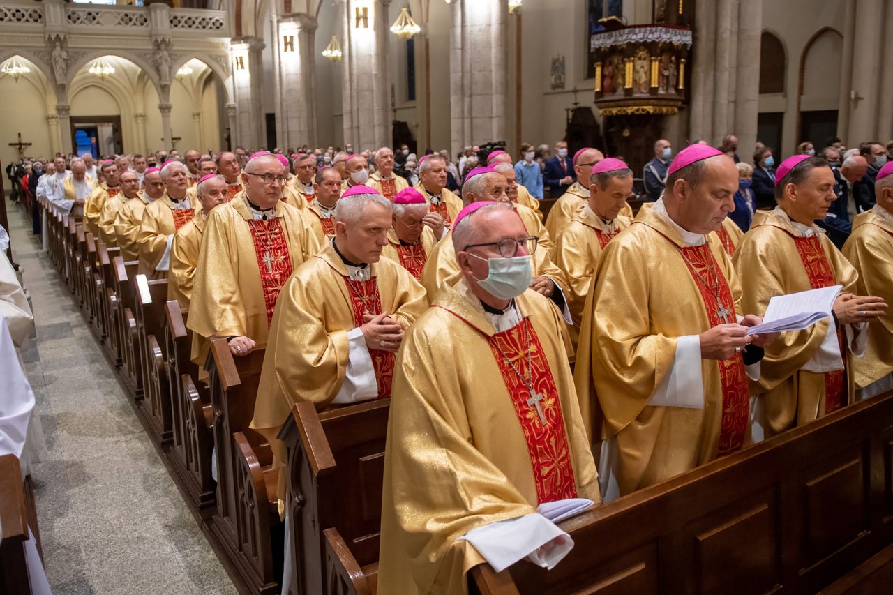 Sondaż CBOS. Polacy mają coraz gorsze zdanie o Kościele katolickim