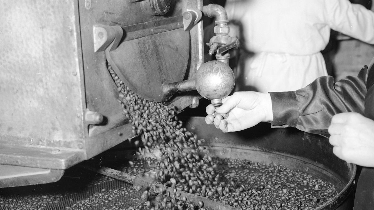 Wróć do skanówPalarnia kawy WSS "Społem" w Al. Niepodległości 92