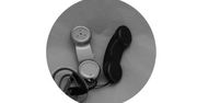 Mini-słuchaweczka Bluetooth. Nieporęczna, ale urocza.