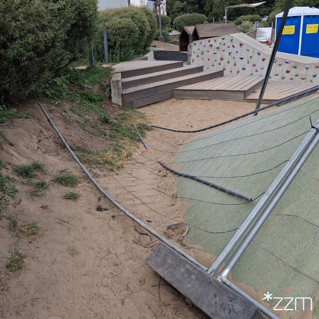 Ktoś zniszczył remontowany plac zabaw w Starym Korycie Warty. Prace trzeba było wstrzymać