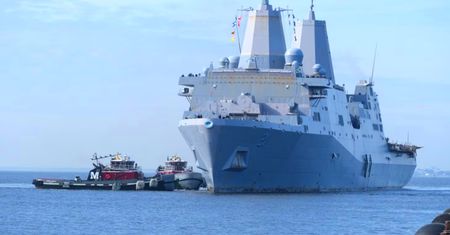 Okręt desantowy USS New York wpłynął do Gdyni. Ma w sobie części z World Trade Center