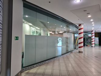 Zamiast "cudownych garnków" ozonatory za tysiące zł i darmowy pulsoksymetr. Na spotkaniach były setki osób