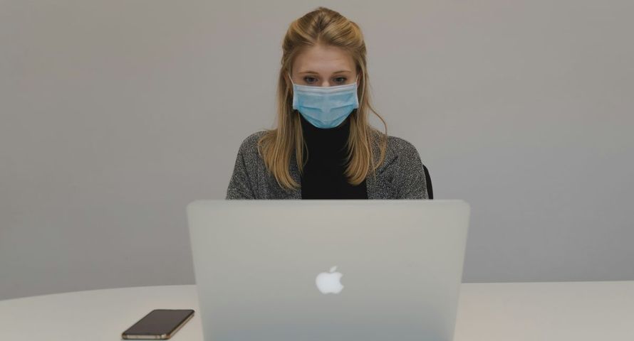 ChatGPT w wersji z radami medycznymi. Ekspertka ostrzega: to pułapka