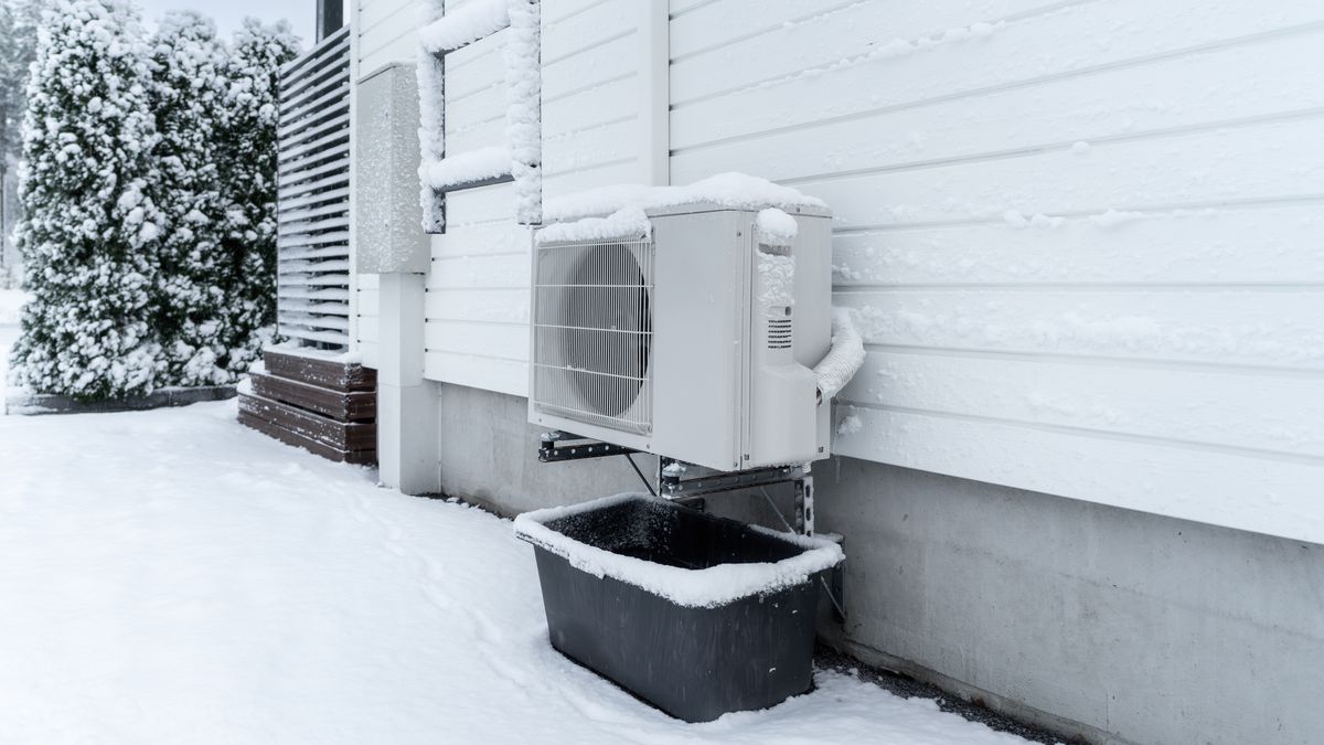 Pompa ciepła miała grzać dom. Dziś siedzą przy kominku i liczą długi