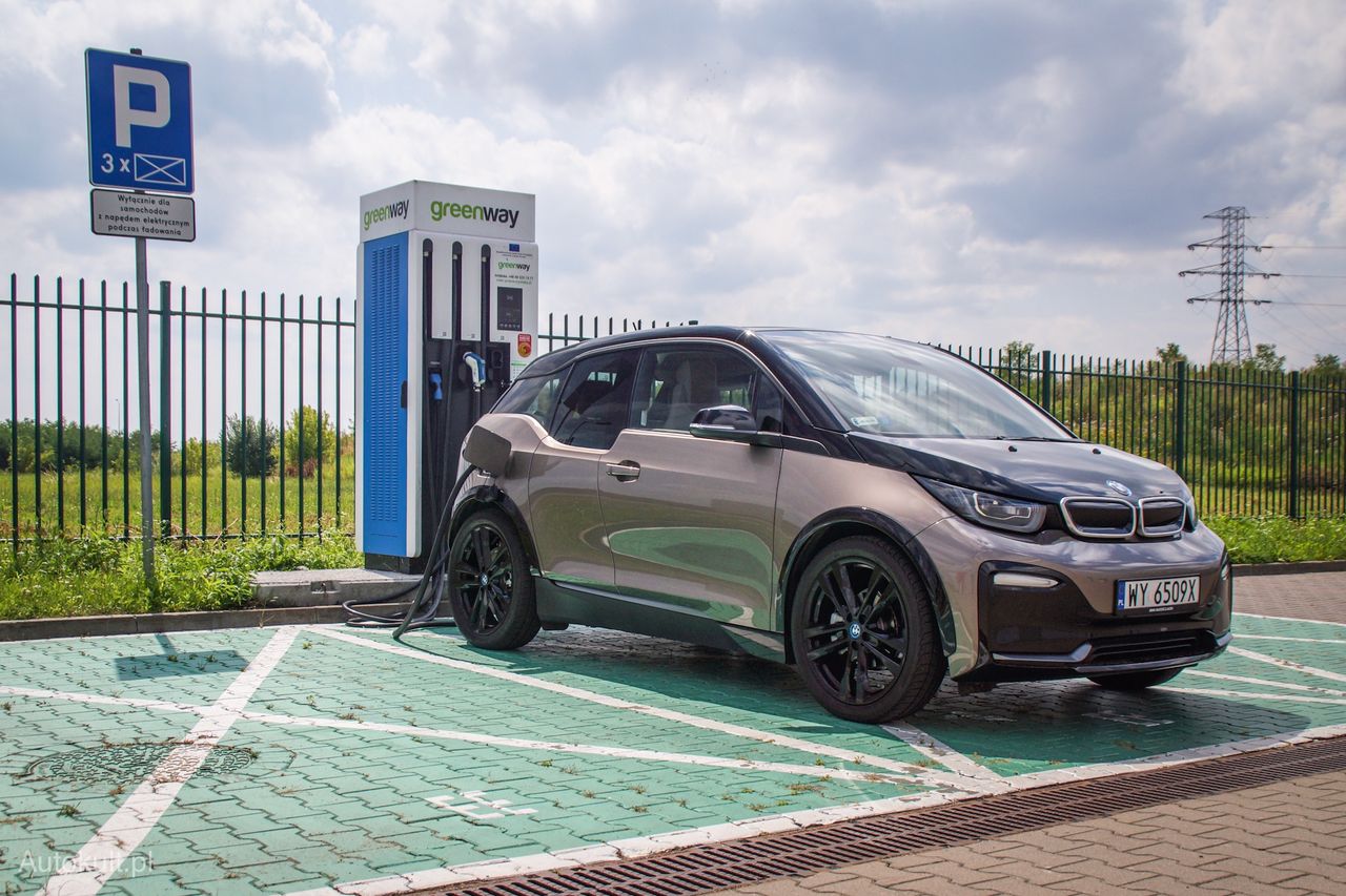 Podróżując po Polsce z pewnością będziesz ładować auto na płatnej stacji GreenWay