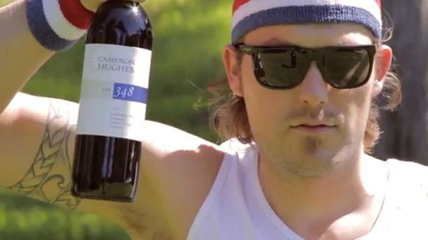 WTF dnia: najbardziej niebezpieczne sposoby na otwarcie butelki wina [wideo] 1